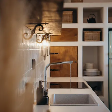 Aethra White Apartment