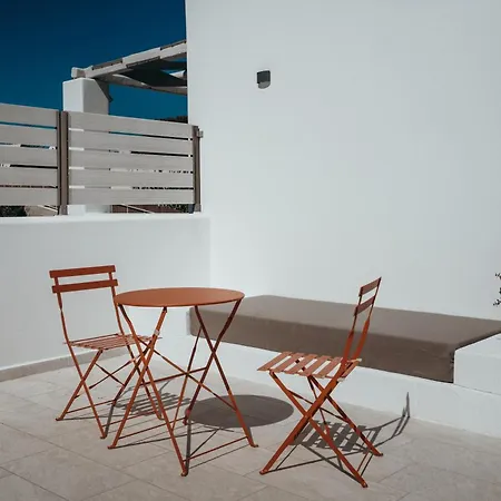 Aethra White Apartment *